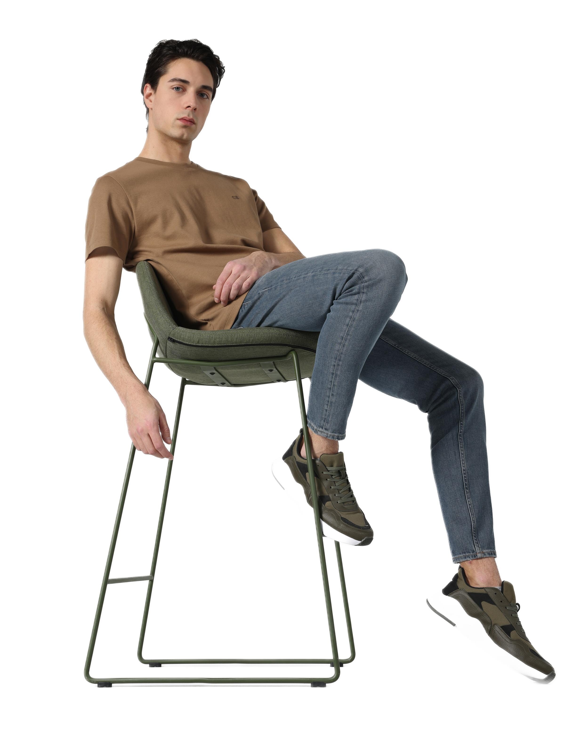 Colin's T-Shirt in Beige: Vorderseite