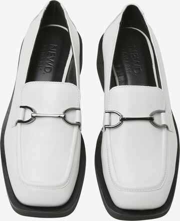 NEWD.Tamaris Classic Flats in White