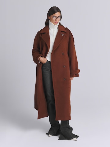 AEMMI Between-seasons coat in Brown