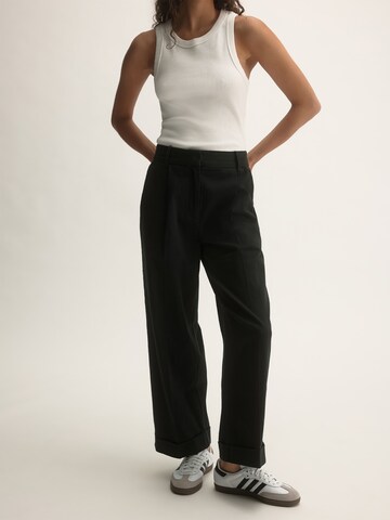 KAVAZI Regular Trousers in Black: front