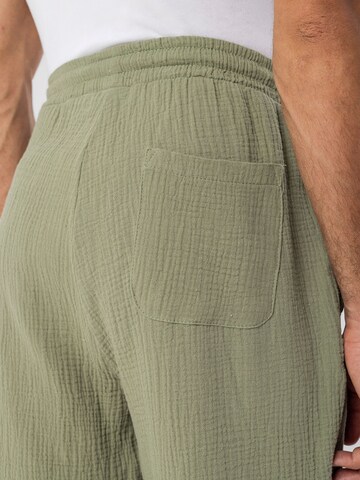 Antioch Loose fit Trousers in Green