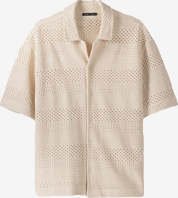 Comfort fit Camicia di Bershka in beige: frontale