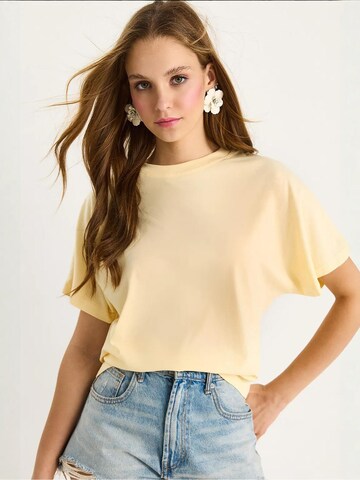 Bianco Lucci - Camisa em amarelo: frente