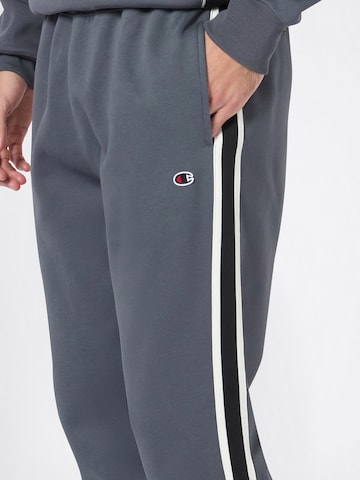 Tapered Pantaloni di Champion Authentic Athletic Apparel in grigio