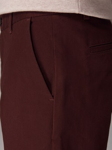Next Regular Chino in Rood