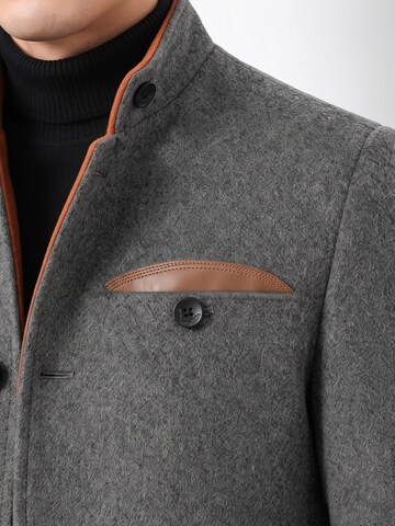 ALLTHEMEN Winter Coat 'Farbkante' in Grey