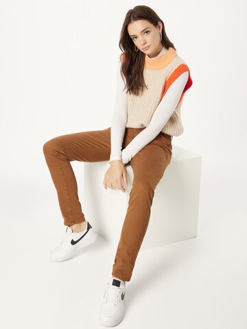 Coupe slim Pantalon Cartoon en marron