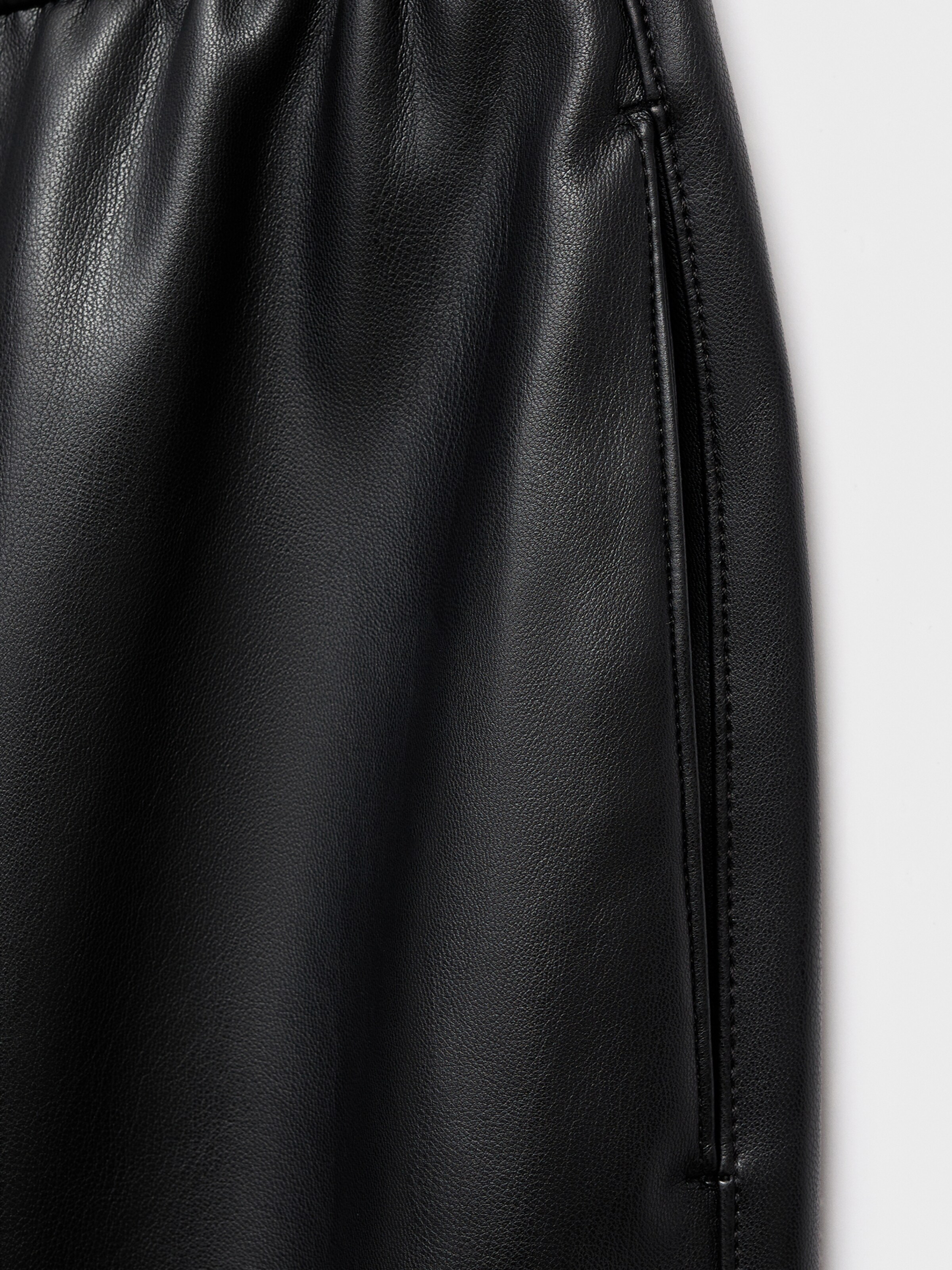 MANGO Largi Pantaloni 'Apple' pe Negru | ABOUT YOU