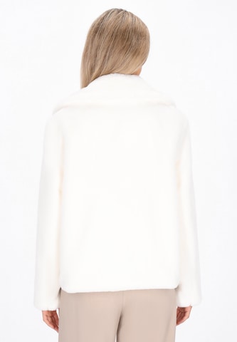 Manteau d’hiver Usha en blanc