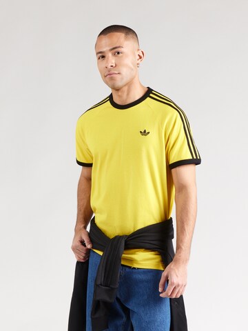 ADIDAS ORIGINALS T-shirt i gul: framsida