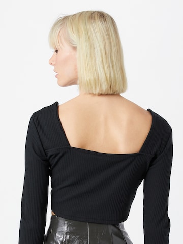 Tricou de la GLAMOROUS pe negru