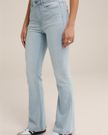 WE Fashion Flared Jeans in Blauw: voorkant