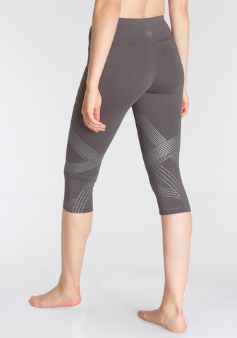 LASCANA ACTIVE Skinny Fit Спортен панталон в сиво