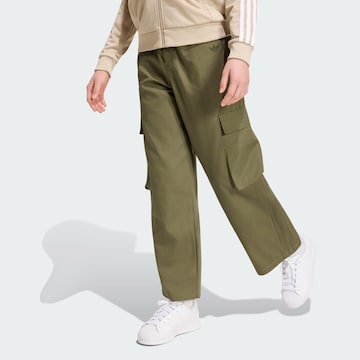 Loosefit Pantaloni di ADIDAS ORIGINALS in verde: frontale