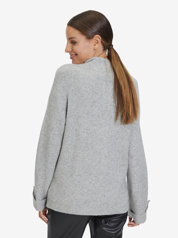 Cartoon Pullover in Grau