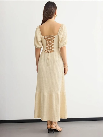 Abito di Hiccup in beige