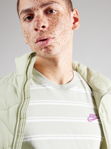 T-Shirt Nike Sportswear en vert
