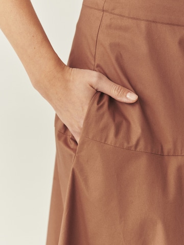 Fustă de la TATUUM pe maro