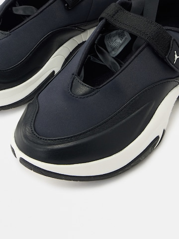 Baskets basses Jordan en noir