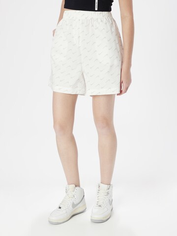 Nike Sportswear Regular Shorts in Beige: predná strana