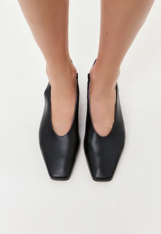 CESARE GASPARI Slingpumps in Zwart