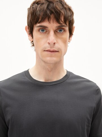 ARMEDANGELS Regular Fit T-Shirt 'JAAMES' in Grau