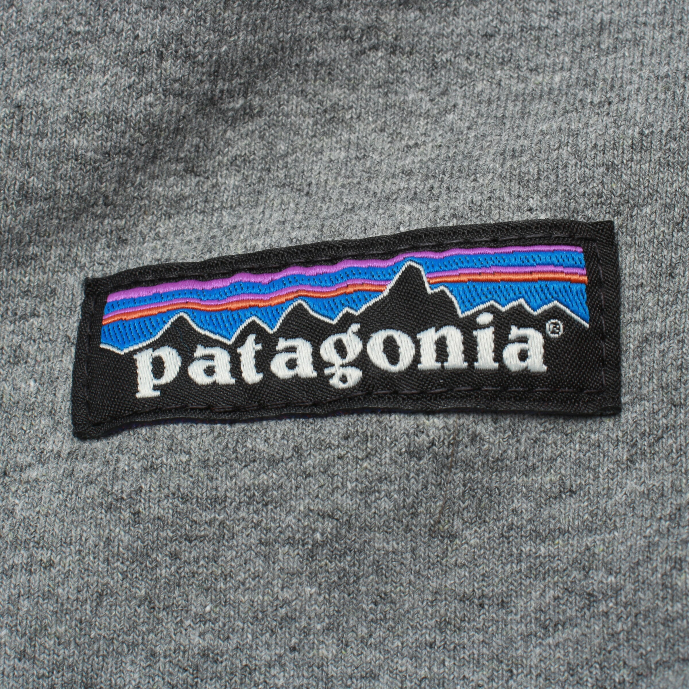 PATAGONIA Sweatshirt & Zip-Up Hoodie in M in Grey