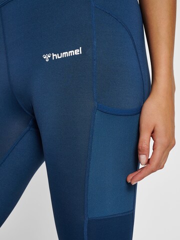 Hummel Skinny Športne hlače 'Chipo' | modra barva