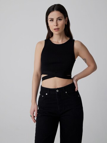 A LOT LESS Knitted Top 'Janina' in Black: front