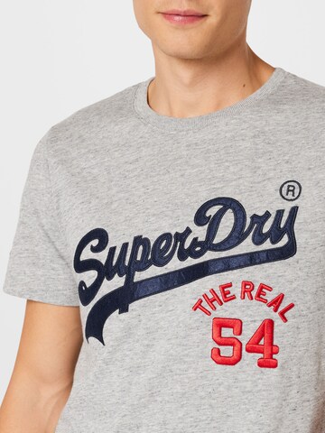 Superdry T-Shirt 'SOURCE' in Grau