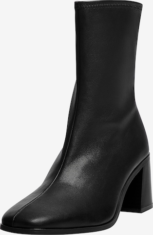 Pull&Bear Ankle Boots in Black: front