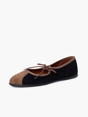 Ballerina di Pisamonas in nero: frontale