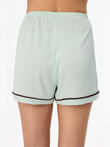 Pantalon de pyjama 'PENTI Aurora Satin Shorts mit Blumenmuster als Schlafanzughose' Penti en vert