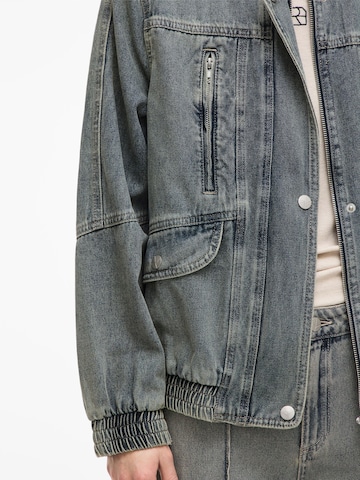 ROUGE EDIT Between-Season Jacket in Blue