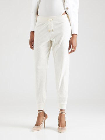 Juicy Couture Tapered Housut 'Pipa' värissä valkoinen: etupuoli