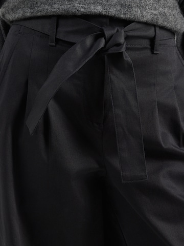 Calvin Klein Jeans Широкий Брюки со складками в Черный