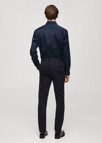 MANGO MAN Slimfit Chino hlače 'Barna' | modra barva