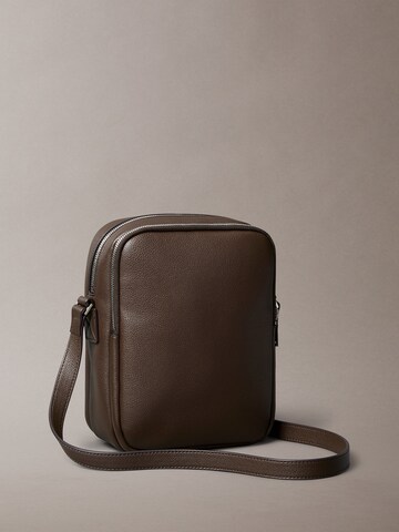 Calvin Klein Schoudertas in Bruin
