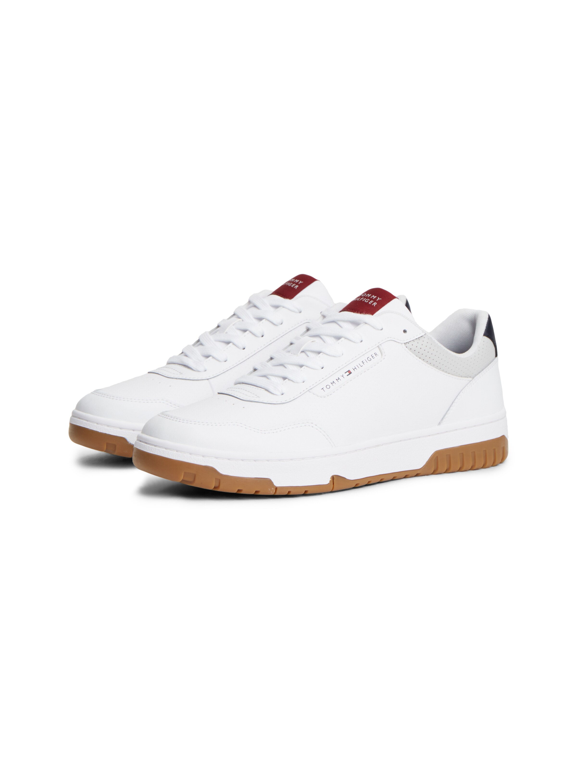 TOMMY HILFIGER Σνίκερ χαμηλό 'BASKET CORE' σε λευκό