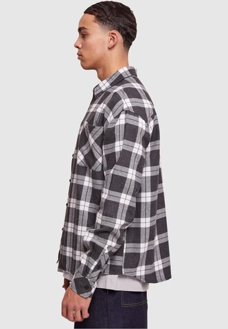 Urban Classics Comfort fit Button Up Shirt in Grey