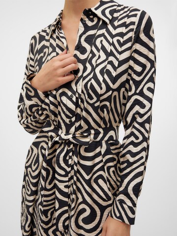Robe-chemise 'VMVigdis' VERO MODA en noir