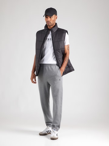 Tapered Pantaloni de la Calvin Klein Jeans pe gri