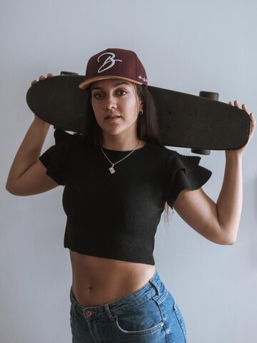 Blackskies Cap 'B Script' in Rot