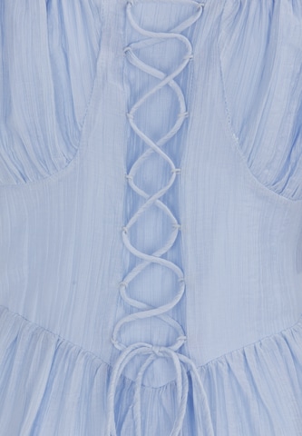 IZIA - Vestido en azul
