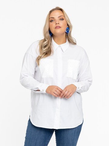 Yoek Blouse in Wit: voorkant