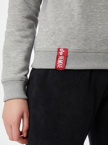 Sweat-shirt ALPHA INDUSTRIES en gris