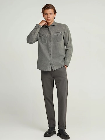 regular Pantaloni chino di Funky Buddha in grigio