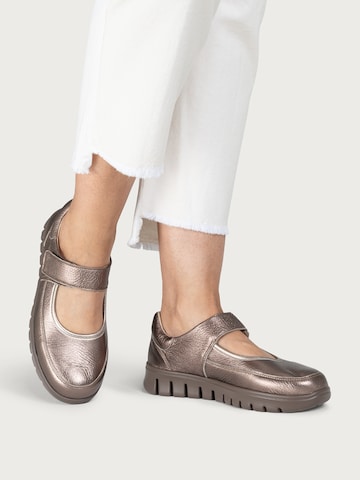 Ballerines VITAFORM en or : devant