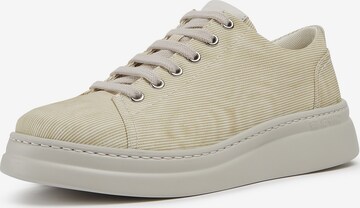 Baskets basses CAMPER en beige : devant