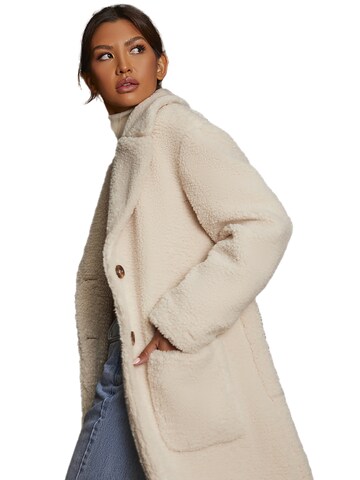 Manteau d’hiver Chi Chi London en beige